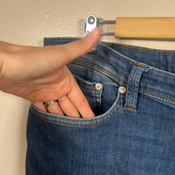 Men's Relaxed Fit Blue Jeans - Picture 5 of 13